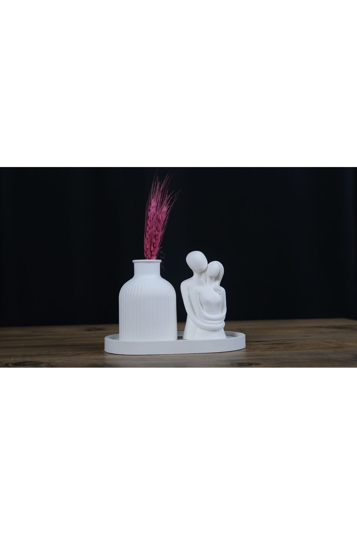 Dekor-Vase and Hugging Couple Figurine Set 6