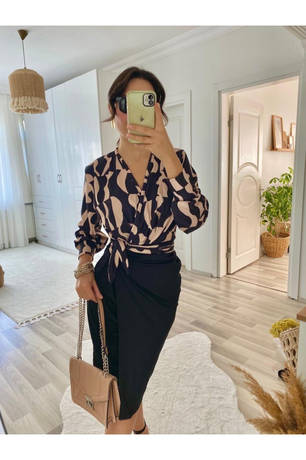 AhEs Shopping Kadın Uzun Kollu Kruvaze Yaka Dijital Baskılı Fiyonk Detay Dalgıç Kumaş Elbise