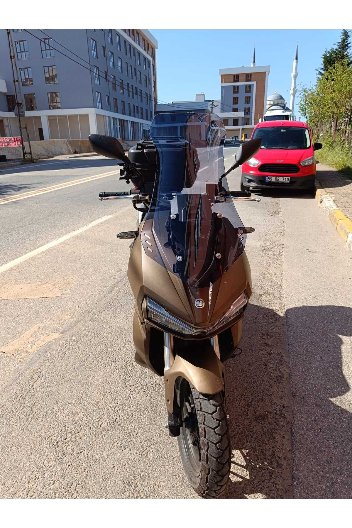 Yuki Adventure 150 Siperlik Ön Cam 2023-2025 Model 65cm Füme Renkli 4mm ORTA BOYLU CAM