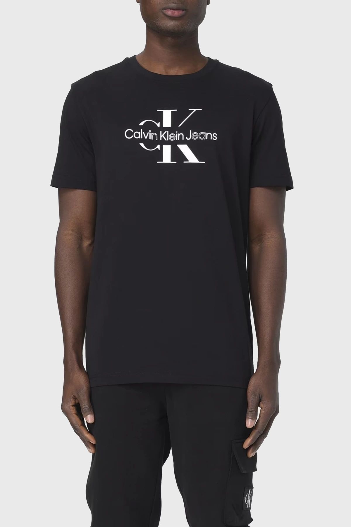 تیشرت مردانه یقه مشکی با تناسب معمولی Calvin Klein