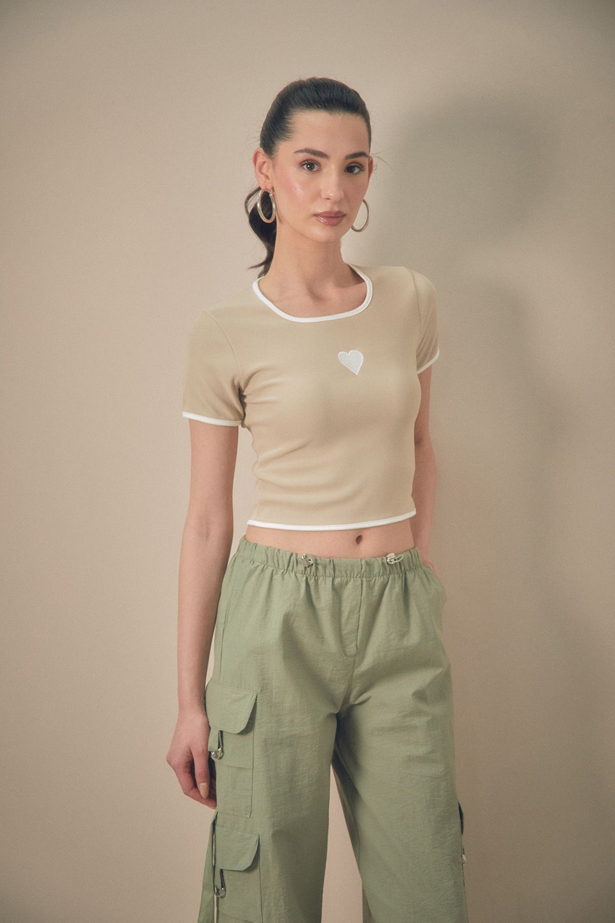 Fulla Moda-Tričko Crew Neck Heart Embroidered Crop Tričko 2