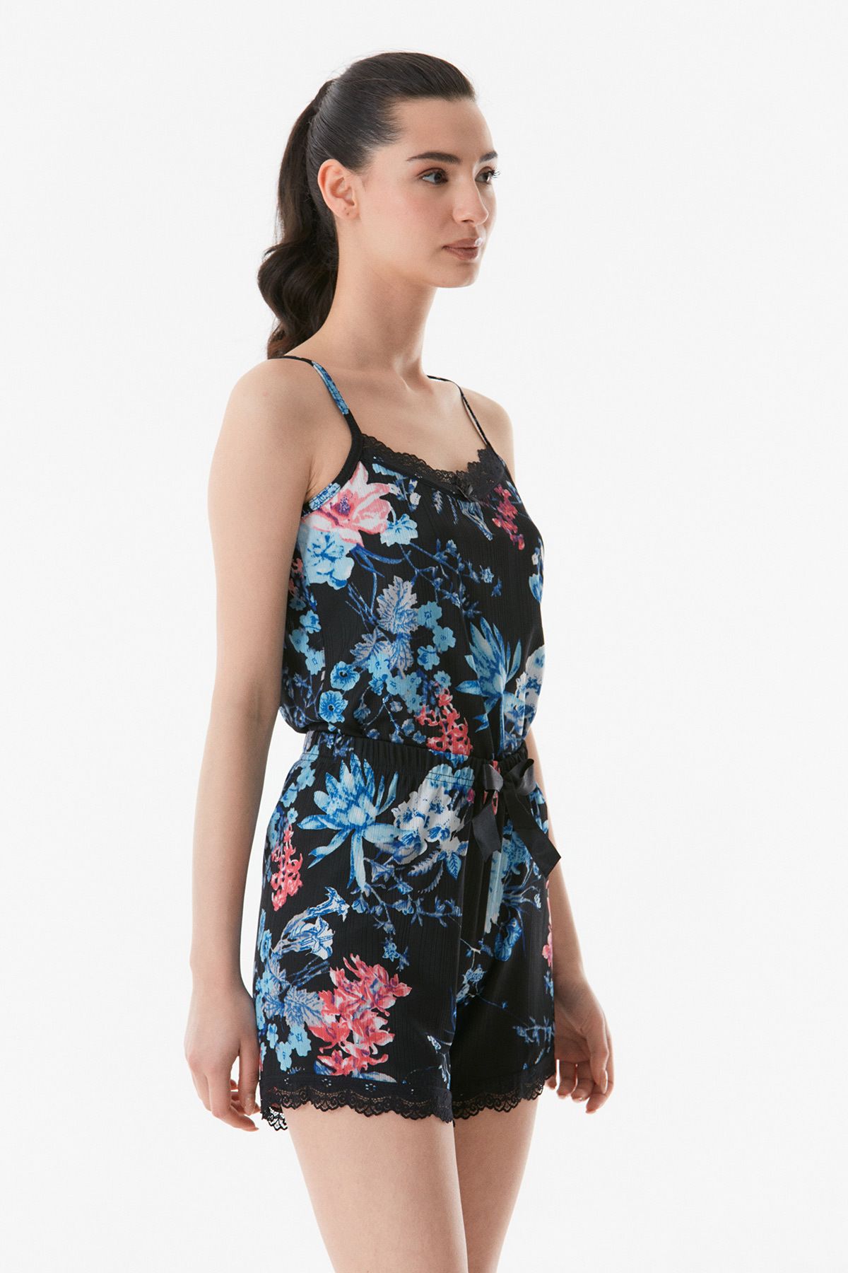 Fulla Moda-Комплект пижама с къси панталони с презрамки с флорални връзки 4