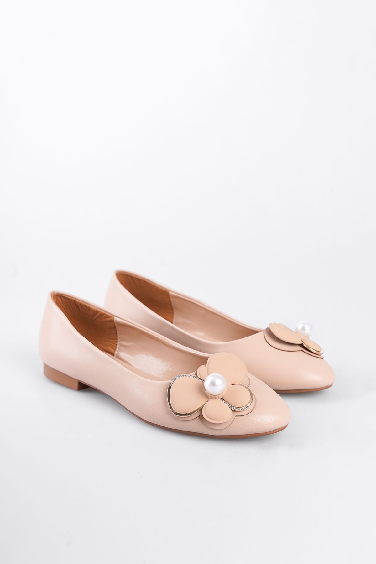 Capone Outfitters-Women's Ballerinas with Pearl and Floral Accessories 1