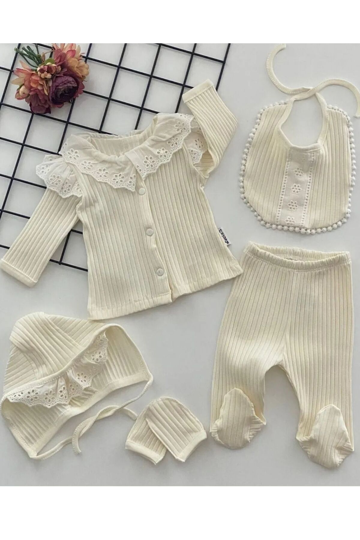 Necix's 6’LI BEBEK DOĞUM SETİ(HASTANE ÇIKIŞ,ANNE&BEBEK BAKIM OMUZ VE SIRT ÇANTASI,BATTANİYE,ÇORAP VE MENDİL) fotoğrafı 2 (önizleme)