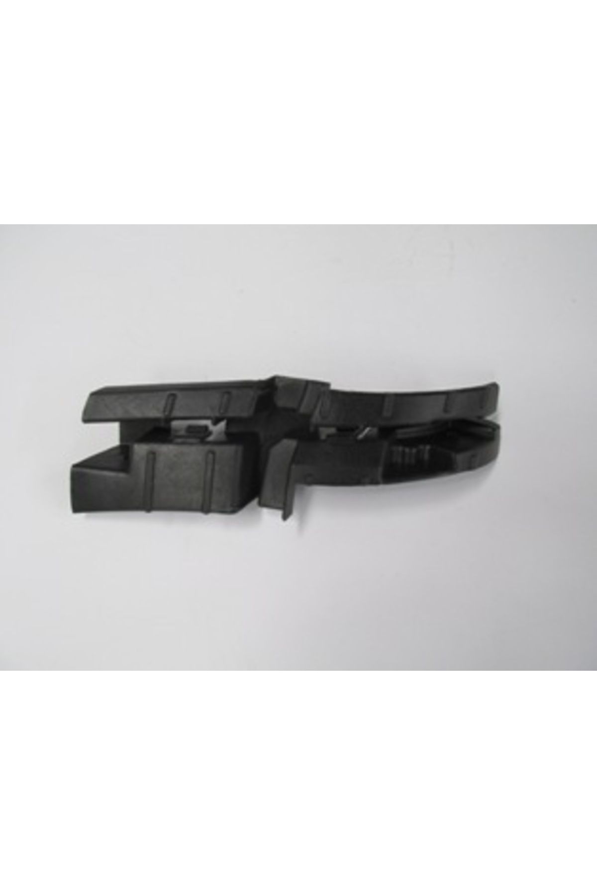 FAM Audi Q5 10/12 Ön Tampon Alt Bağlantı Braketi Sağ (Plastik) (Tw)