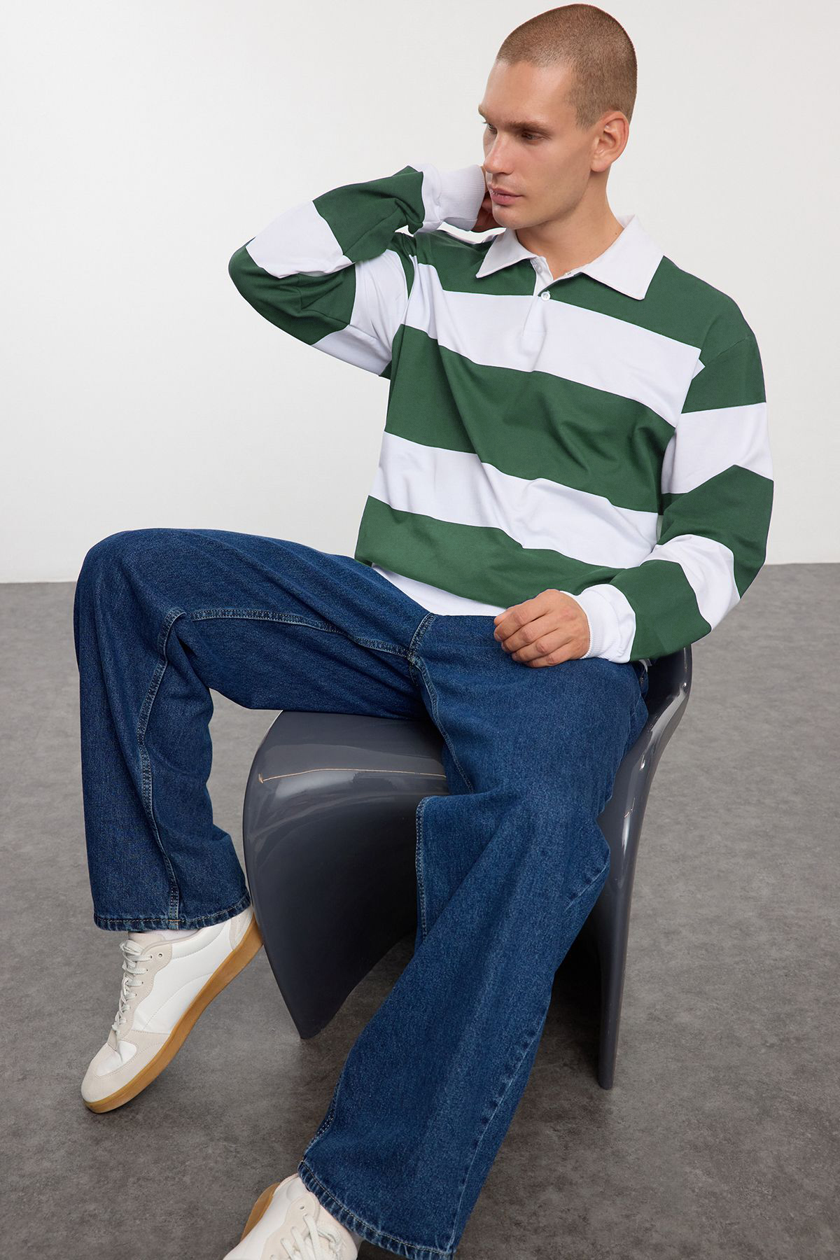 Trendyolmilla Man Haki Oversize/Geniş Kesim Çizgili Polo Yaka Şardonsuz Sweatshirt TMNAW25SW00023