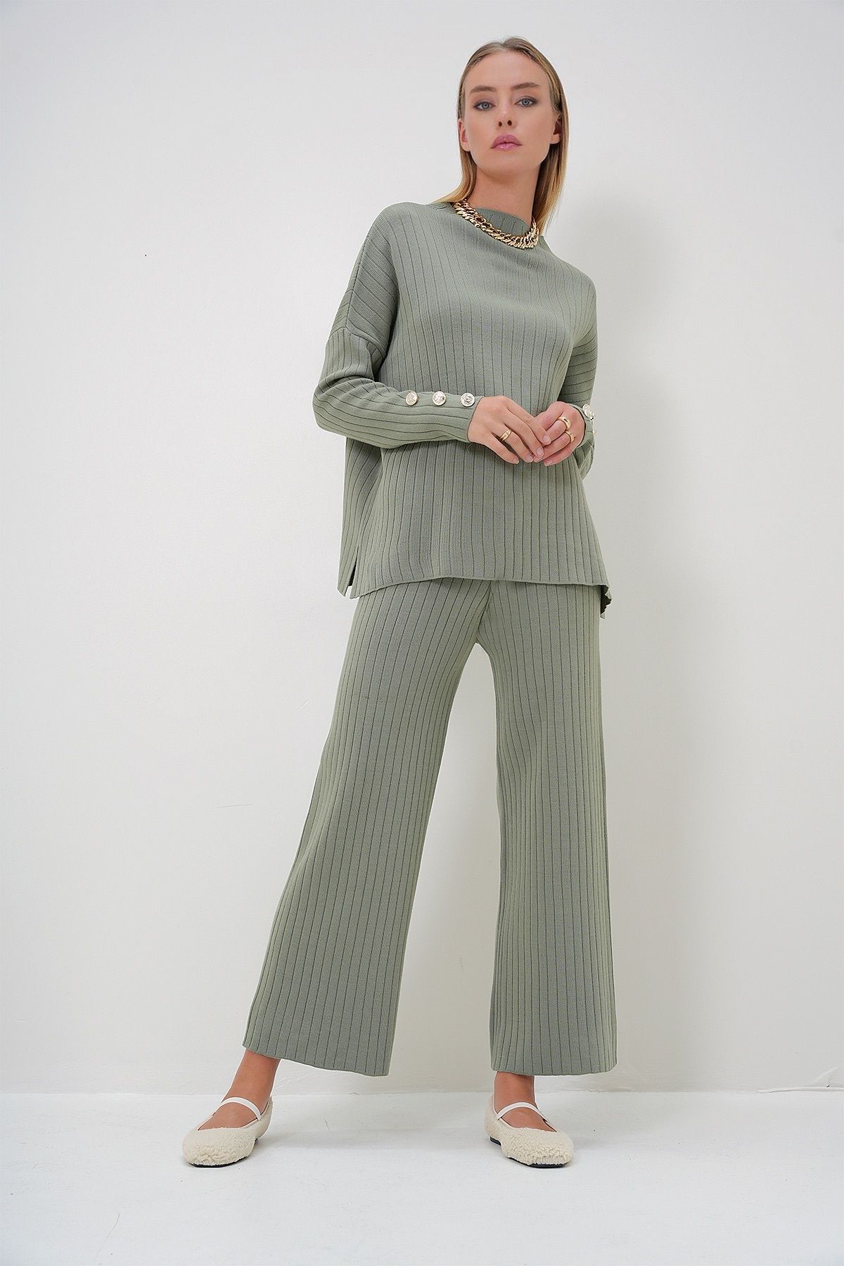 Trend Alaçatı Stili Damskie Spodnie I Bluzka W Kolorze Khaki Ze Stójką I Krótkim Rękawem Alc-x12832 Kobieta - Standard