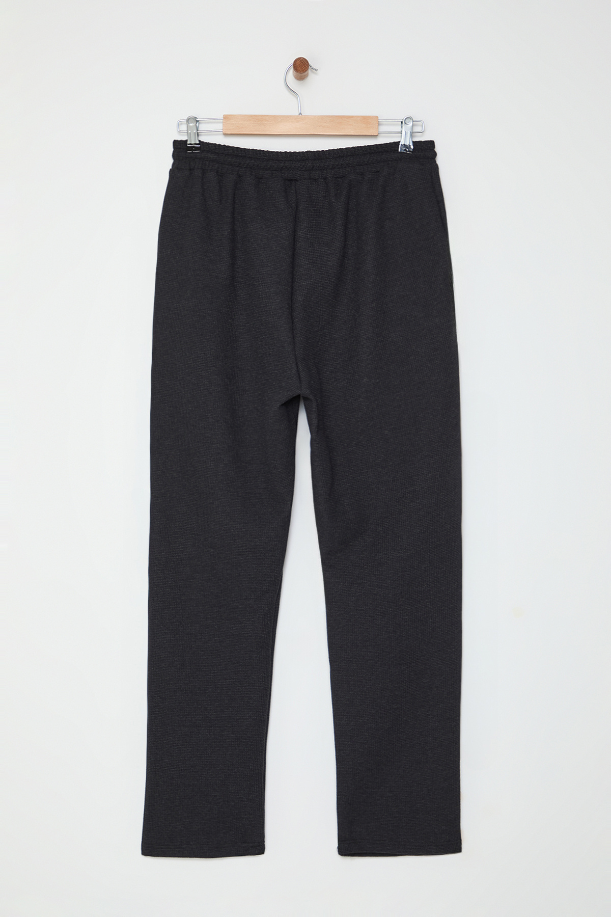Edit by Trendyol-Anthrazitfarbene strukturierte Herren-Jogginghose – Regular Fit TEDAW25EA00019 3