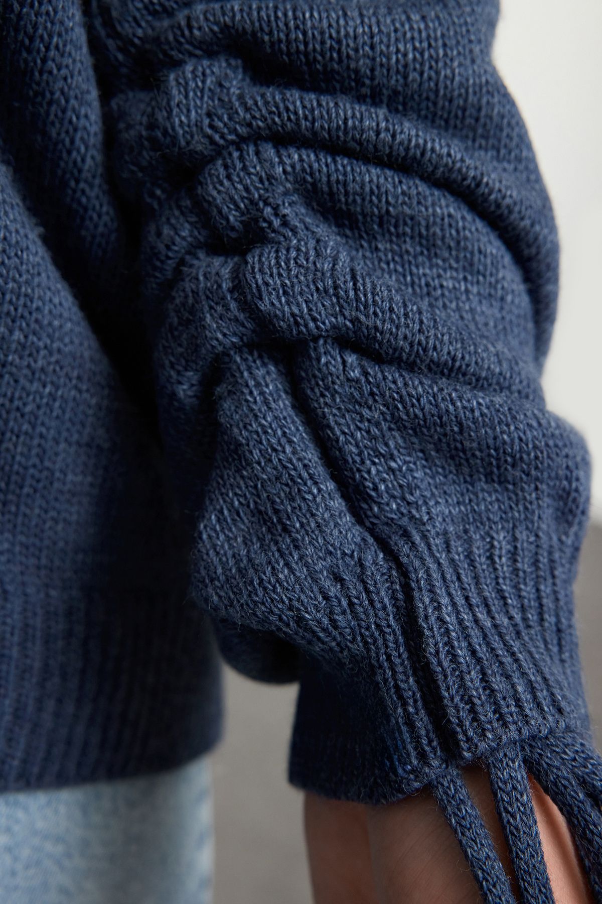 Trendyol Curve-Pulover tricotat cu mâneci cu decolteu în V Indigo TBBAW23AN00023 4