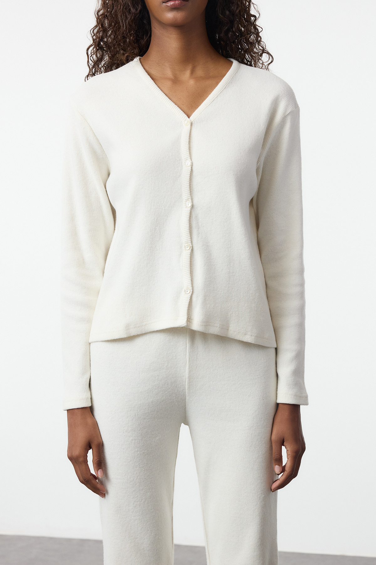 Kolekcia Trendyol-Pletená pyžamová súprava Ecru Brushed Soft Cord Cardigan Thmaw25Pt00074 3