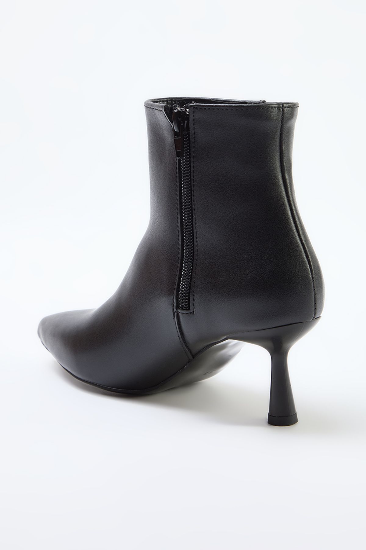 TRENDYOL SHOES-Μαύρα μυτερά γυναικεία μποτάκια με λεπτό τακούνι TAKAW25BO00016 4