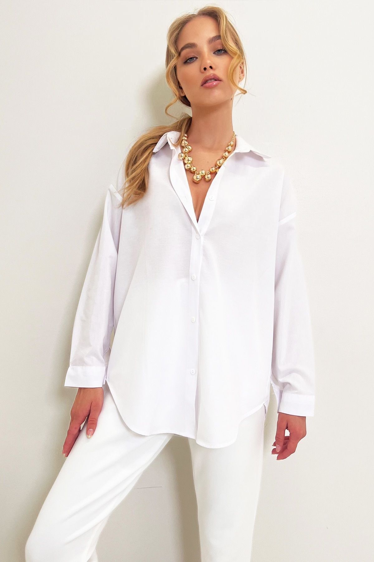 Trend Alaçatı Stili-Weißes, übergroßes, langes, gewebtes Hemd für Damen ALC-X6828 5