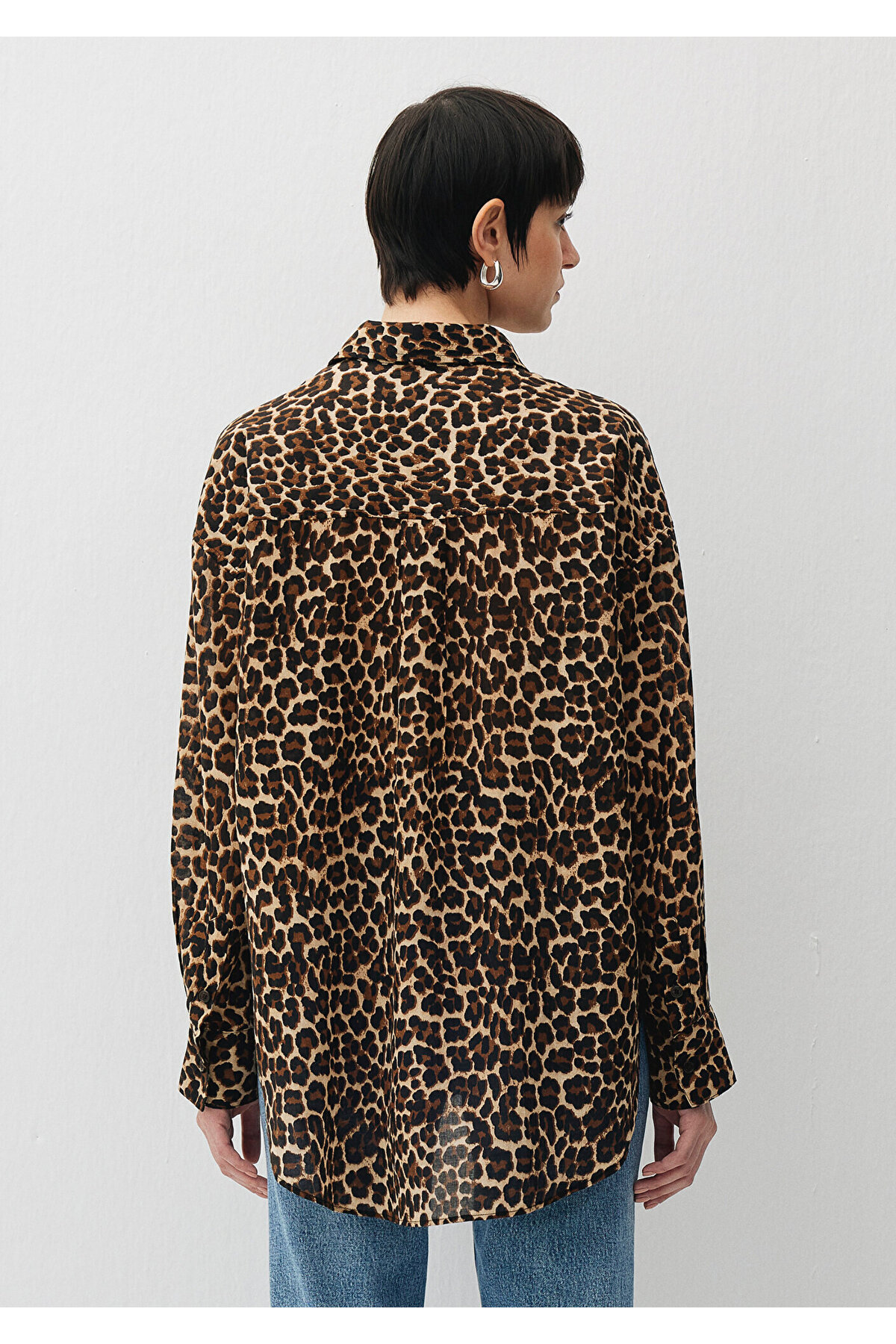Leopar Baskılı Gömlek Loose Fit / Bol Rahat Kesim 1210983-88691 — قهوه‌ای — تصویر 4 از 6