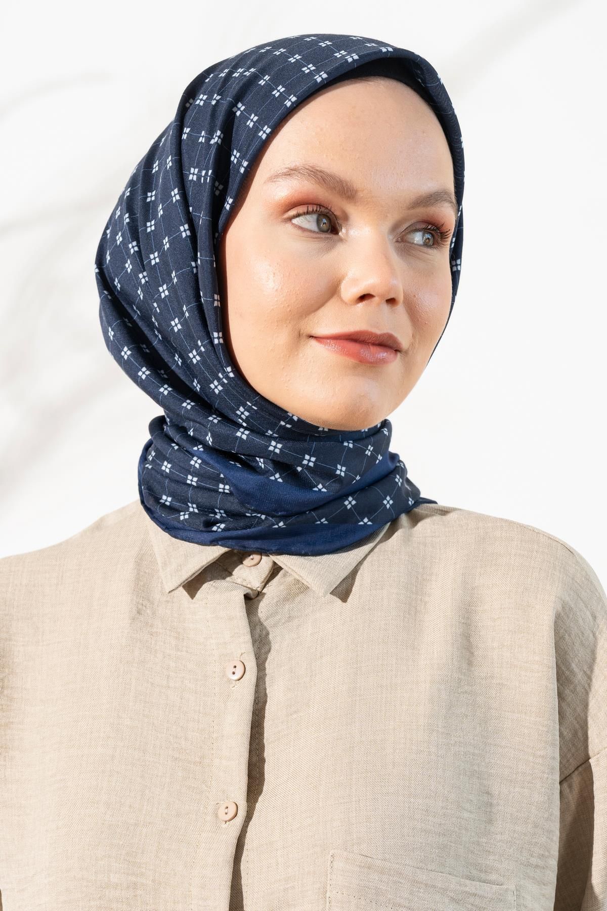روسری زنانه نرم کارلی کوچک JAWEL