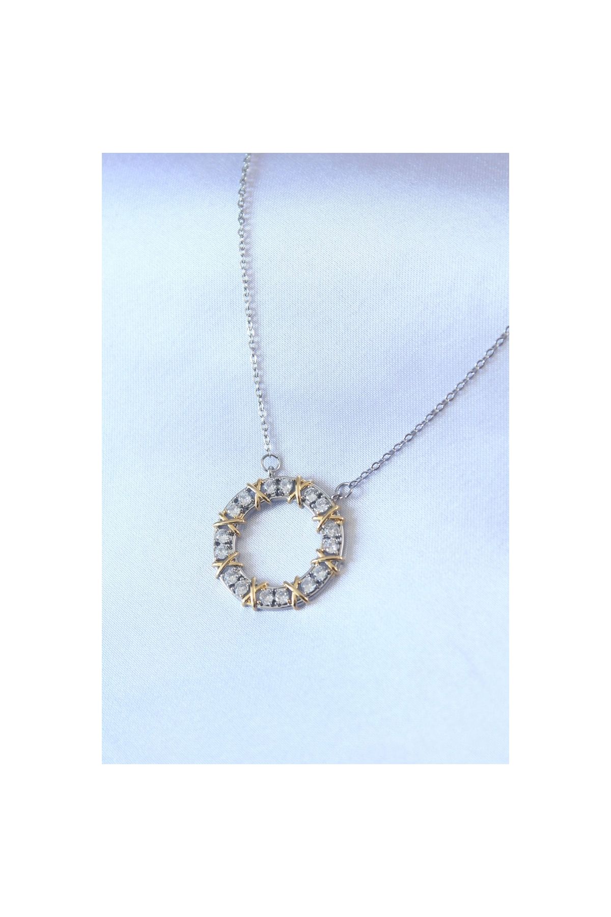 Narnuga 316L Çelik Gümüş Renk Zirkon Taşlı Gold Detay Xoxo Kadın Kolye - TJ-BKO7459