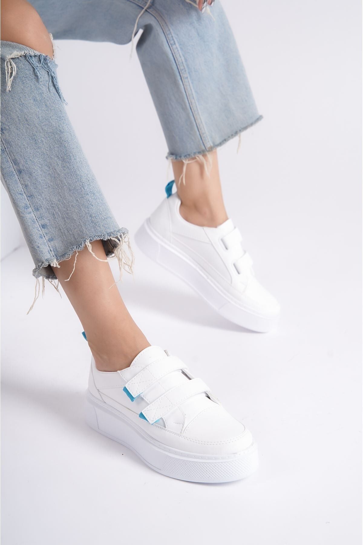 GNG-Rebbi White Skin Blue Detailed Sports Shoes 2