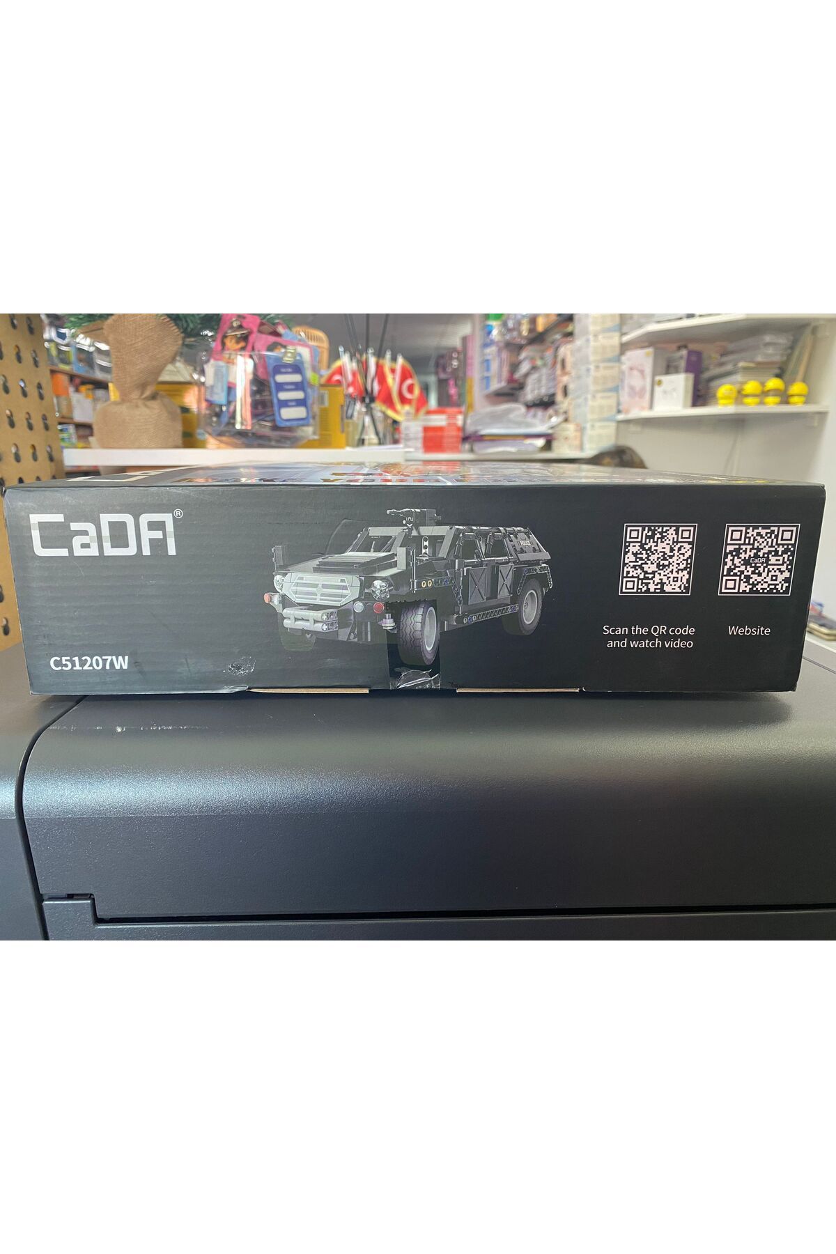 cada-C51207W Drived by the Technician, Designer Armored Suv, 561 Children. 3