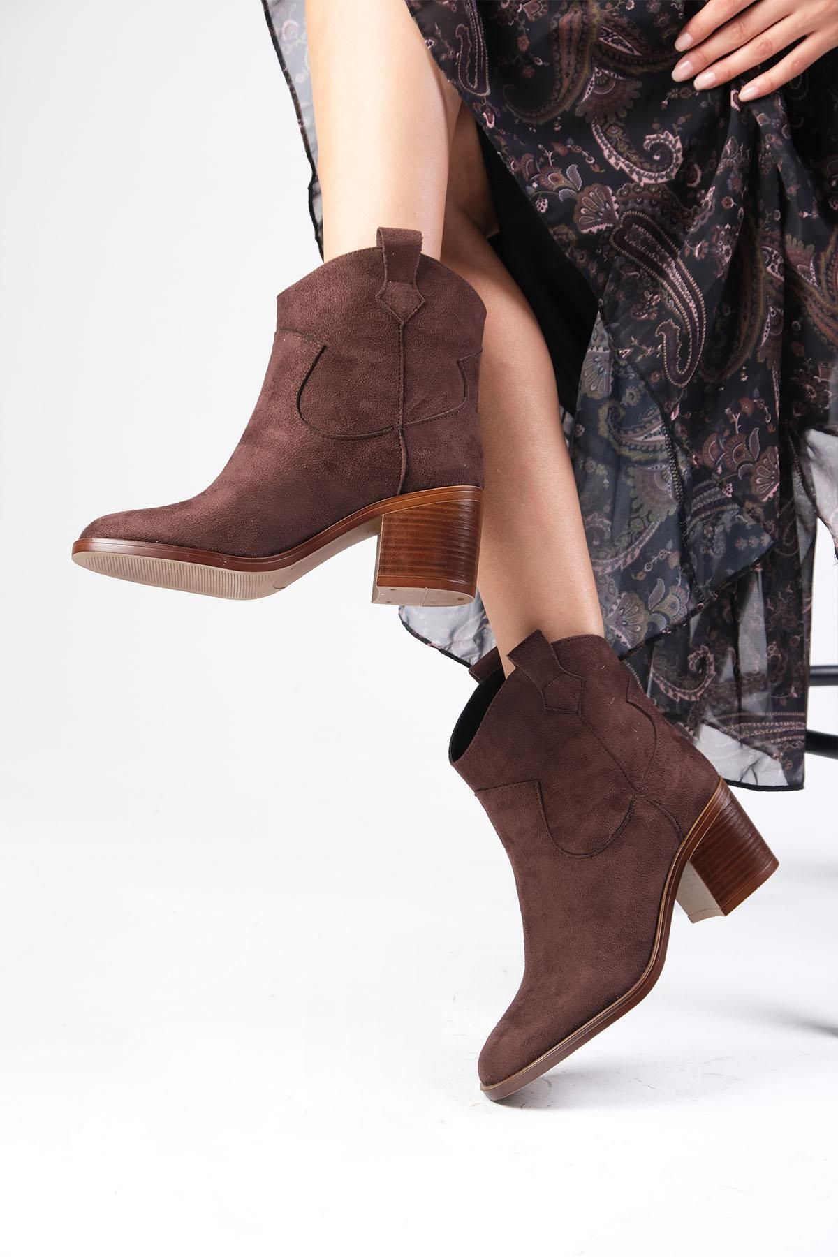 Mio Gusto-Alessia Western Brown Heeled Women's Boots 1