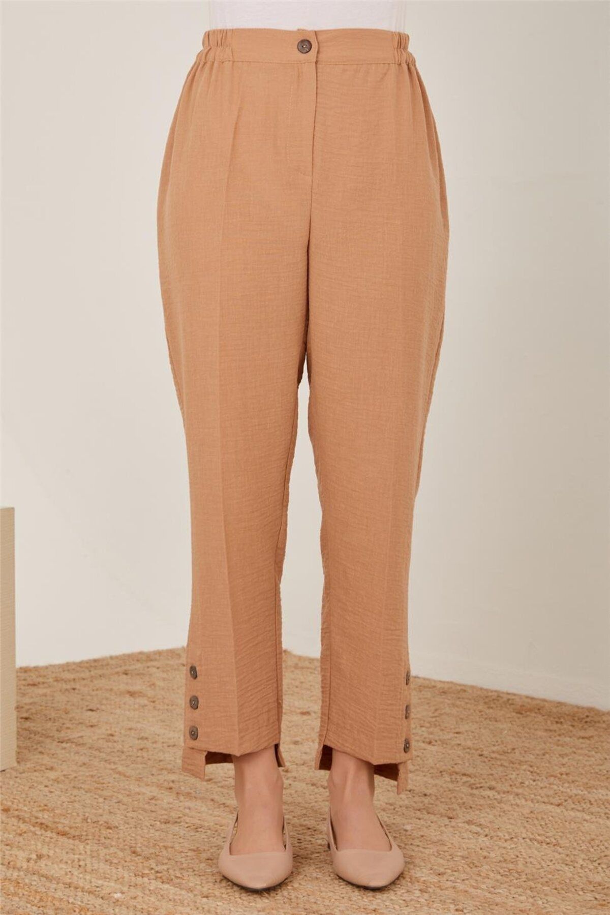 Armine-Pantaloni de culoare bej cu detaliu picior 23y2423 3