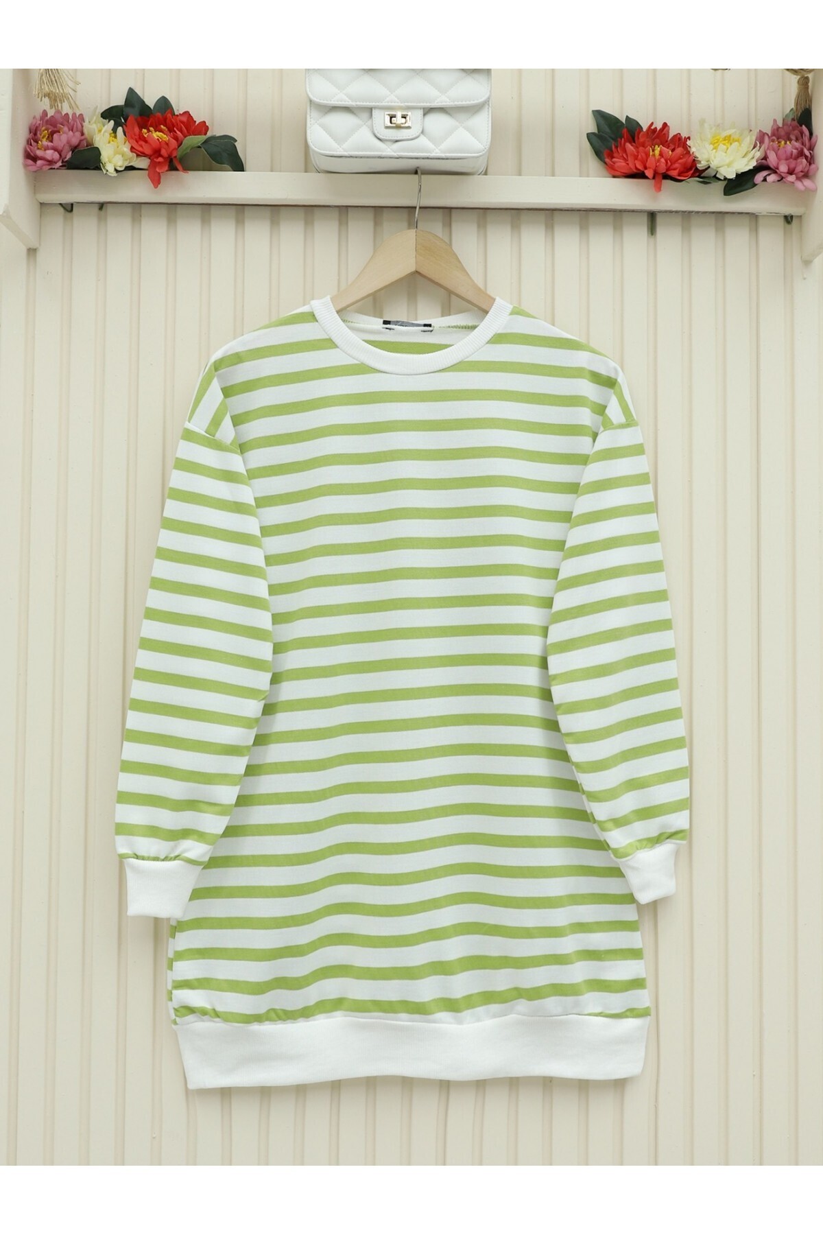 Modamorfo-Seitlich gestreiftes Sweatshirt mit Rundhalsausschnitt 1