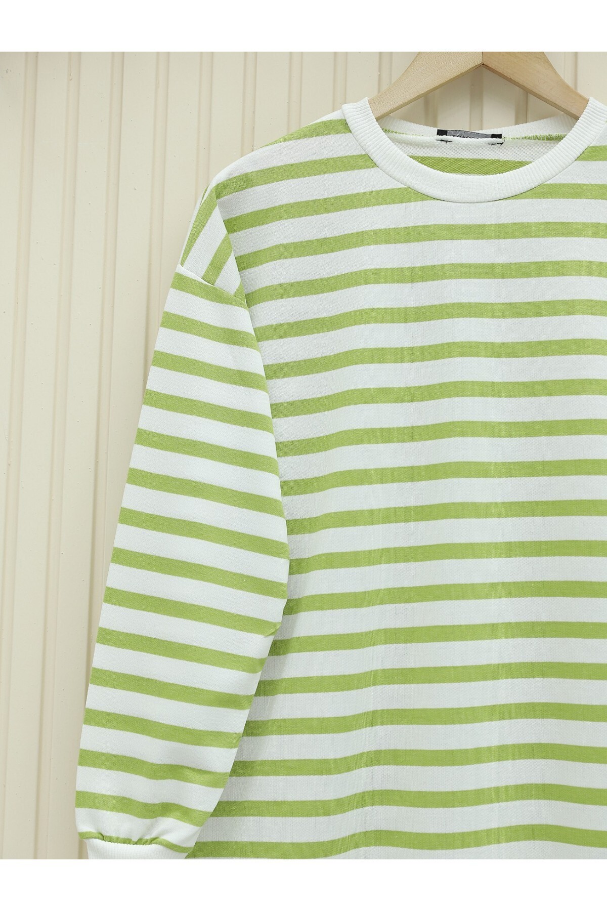 Modamorfo-Seitlich gestreiftes Sweatshirt mit Rundhalsausschnitt 3