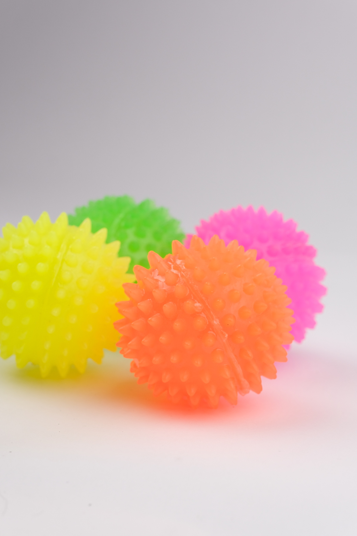 Snailtoys Rengarenk  Düdüklü Kirpi Top 6cm fotoğrafı 3 (önizleme)