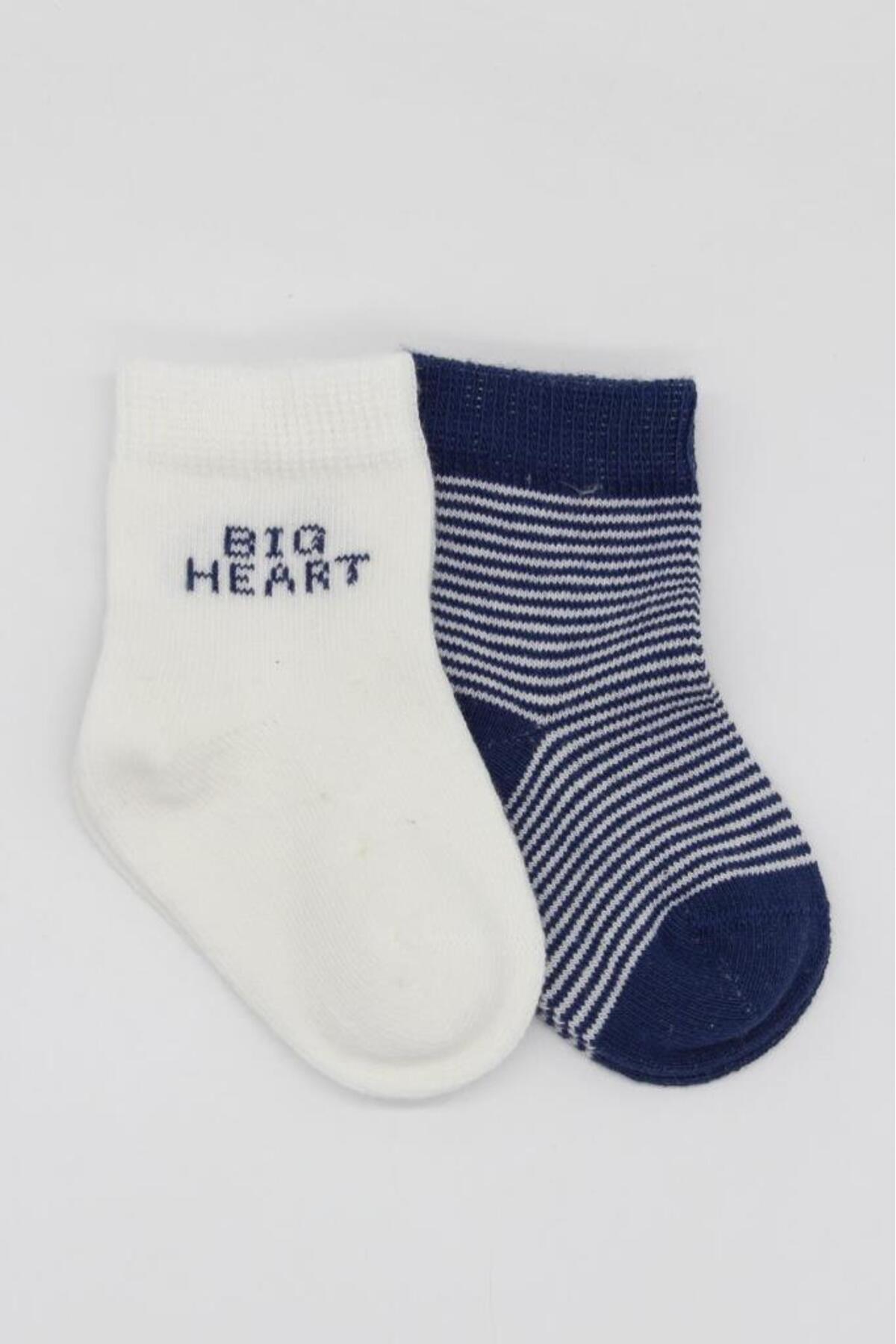 جورابهای پنبهای بافتهشده دو رنگ آبی سرمهای با طرح قلب بزرگ، بسته ۲ عددی Bs10117