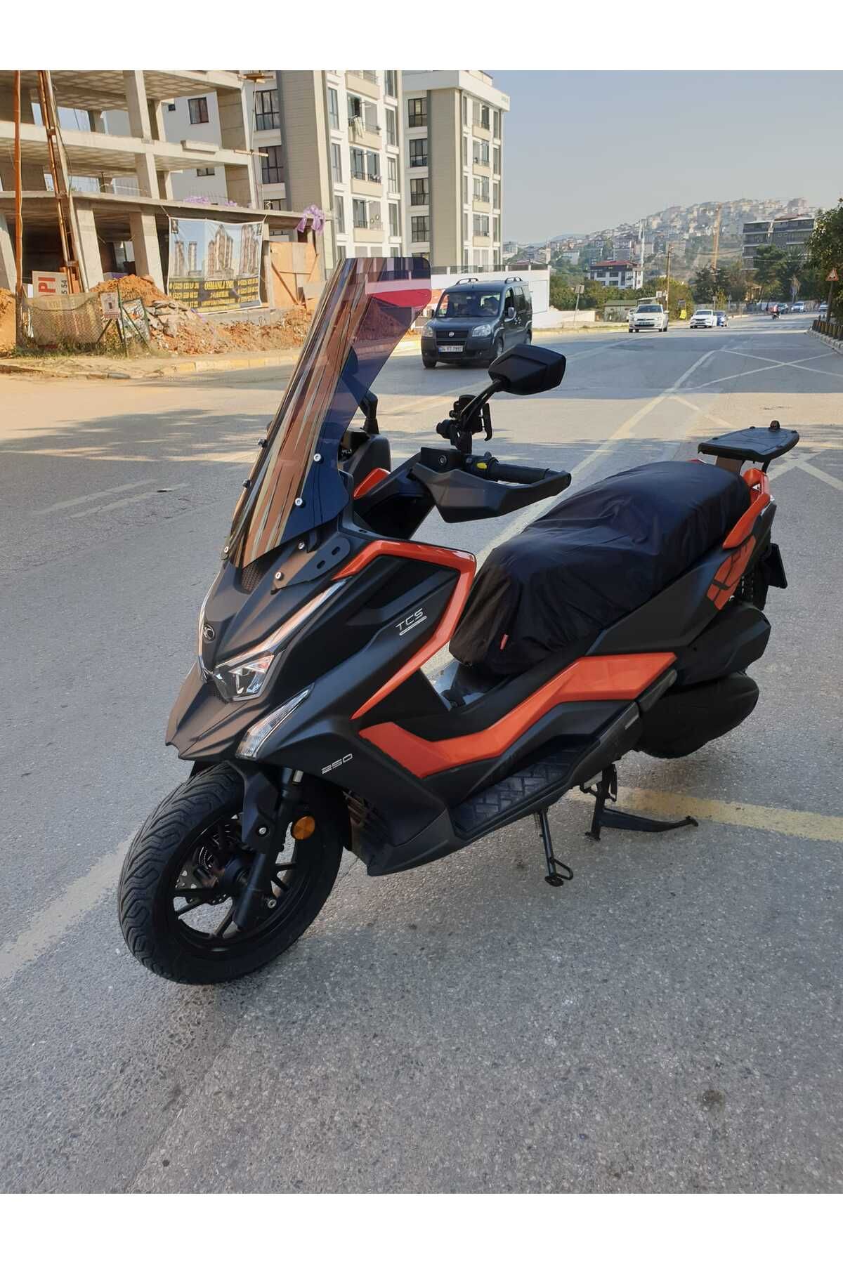 Kymco DTX 250 Siperlik Ön Cam 2025 Model 68cm Siyah Renkli 4mm