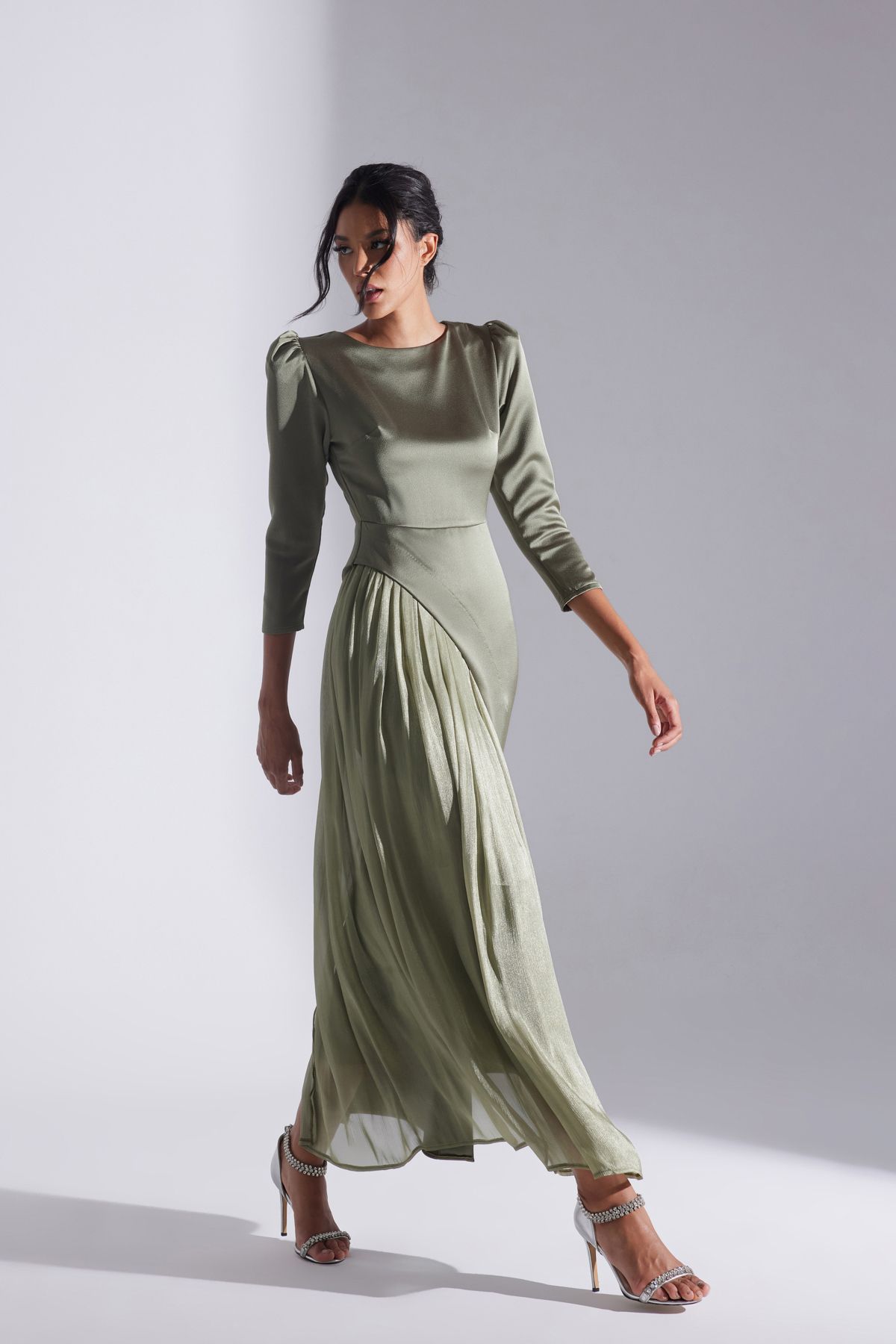 BETTY & SAM-RIVA KHAKI ASYMMETRISCHES, detailliertes Chiffon-Rockkleid 5