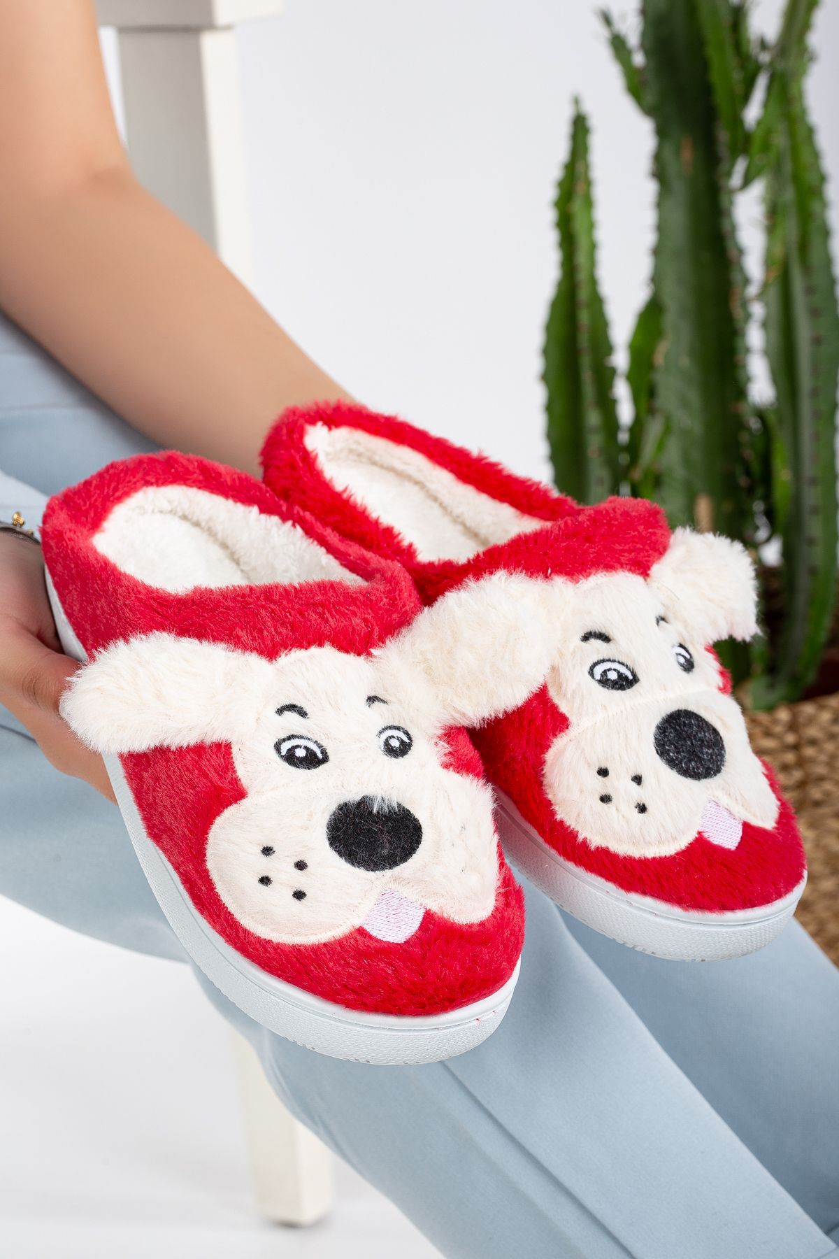 Slipcat-Plush Non-Slip Sole Home Slippers with Dog 1