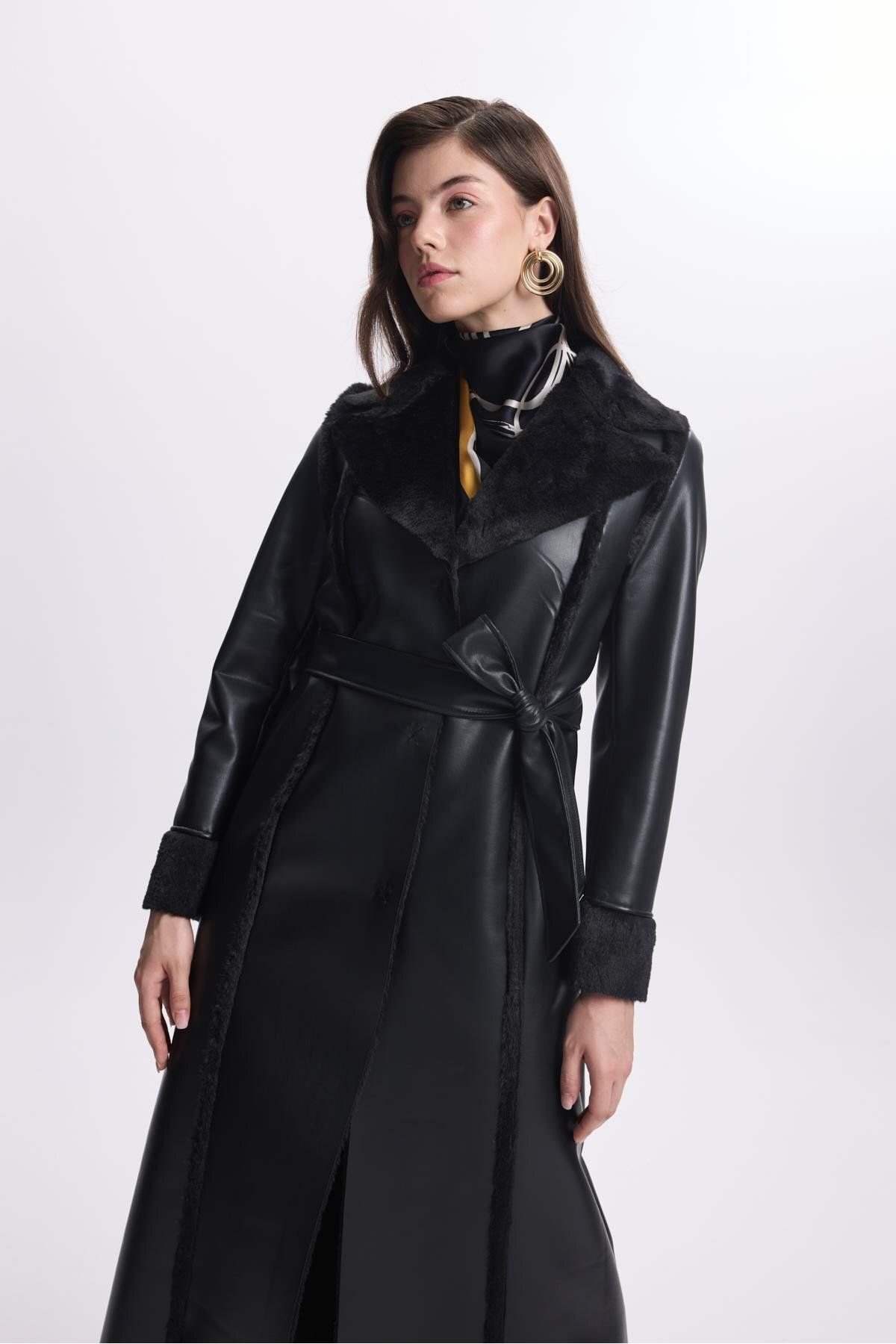 Zühre-Wide Collar Fur Detailed Black Coat 13633 3