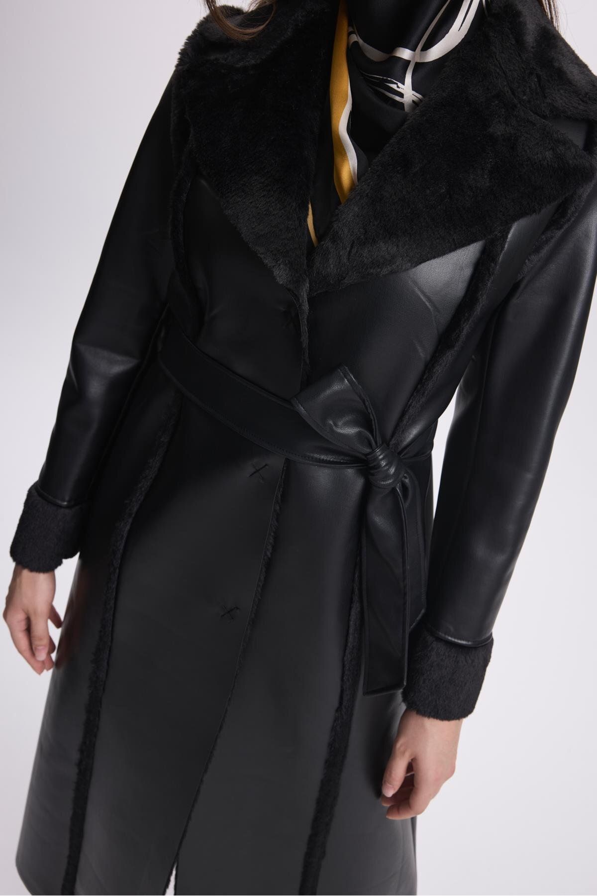 Zühre-Wide Collar Fur Detailed Black Coat 13633 2