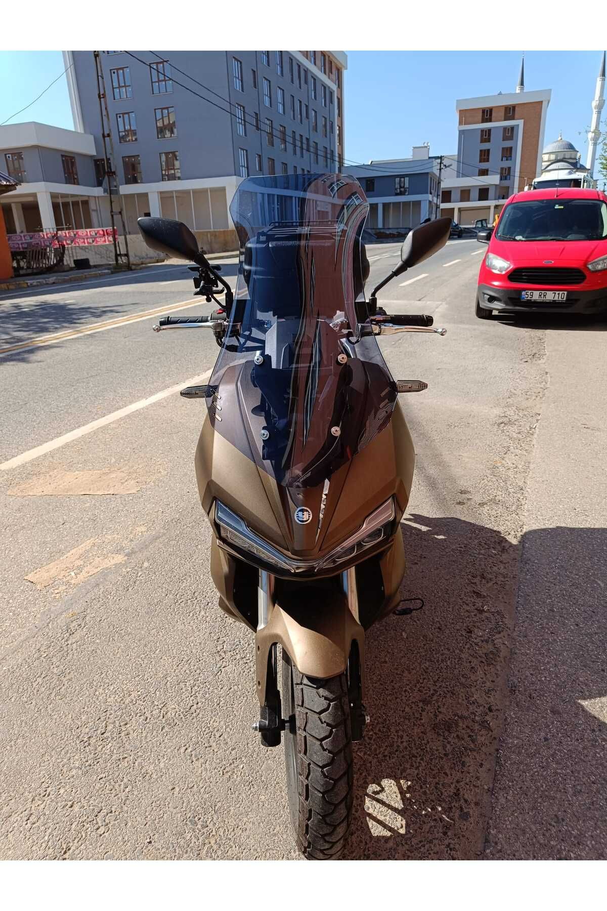 Yuki Adventure 150 Siperlik Ön Cam 2023-2025 Model 65cm Füme Renkli 4mm ORTA BOYLU CAM