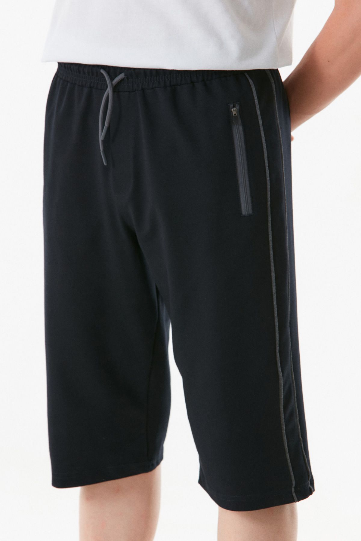 Fulla Moda-Basic Shorts with Pockets and Elastic Waist 7