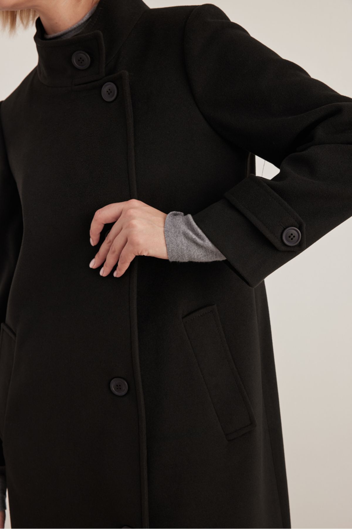 Aker-Judge Collar False Sleeve Coat 5