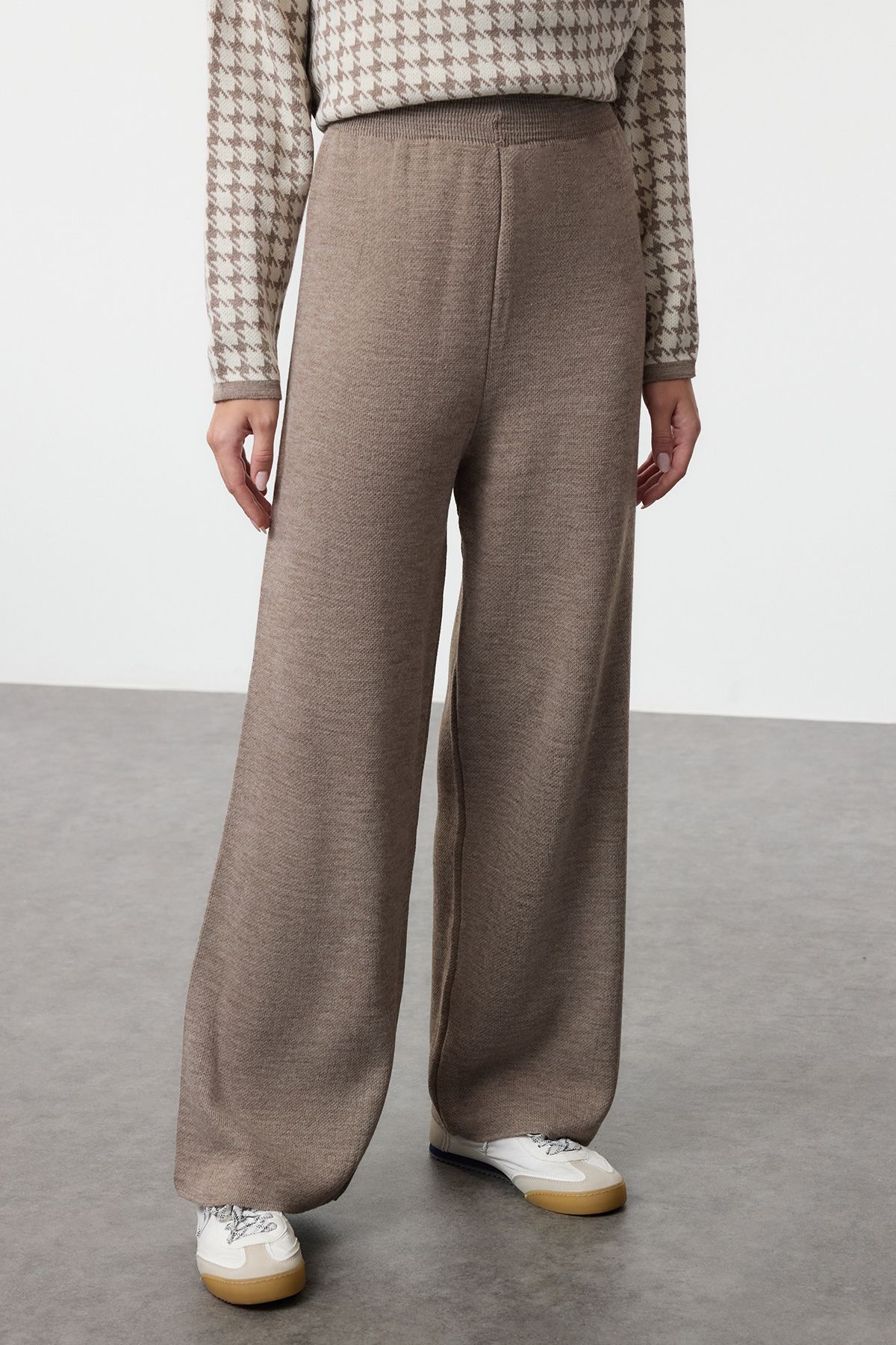 Edit by Trendyol-Set de pulovere și pantaloni din tricotaje din nurcă - model Houndstooth, TEDAW25US00029 3