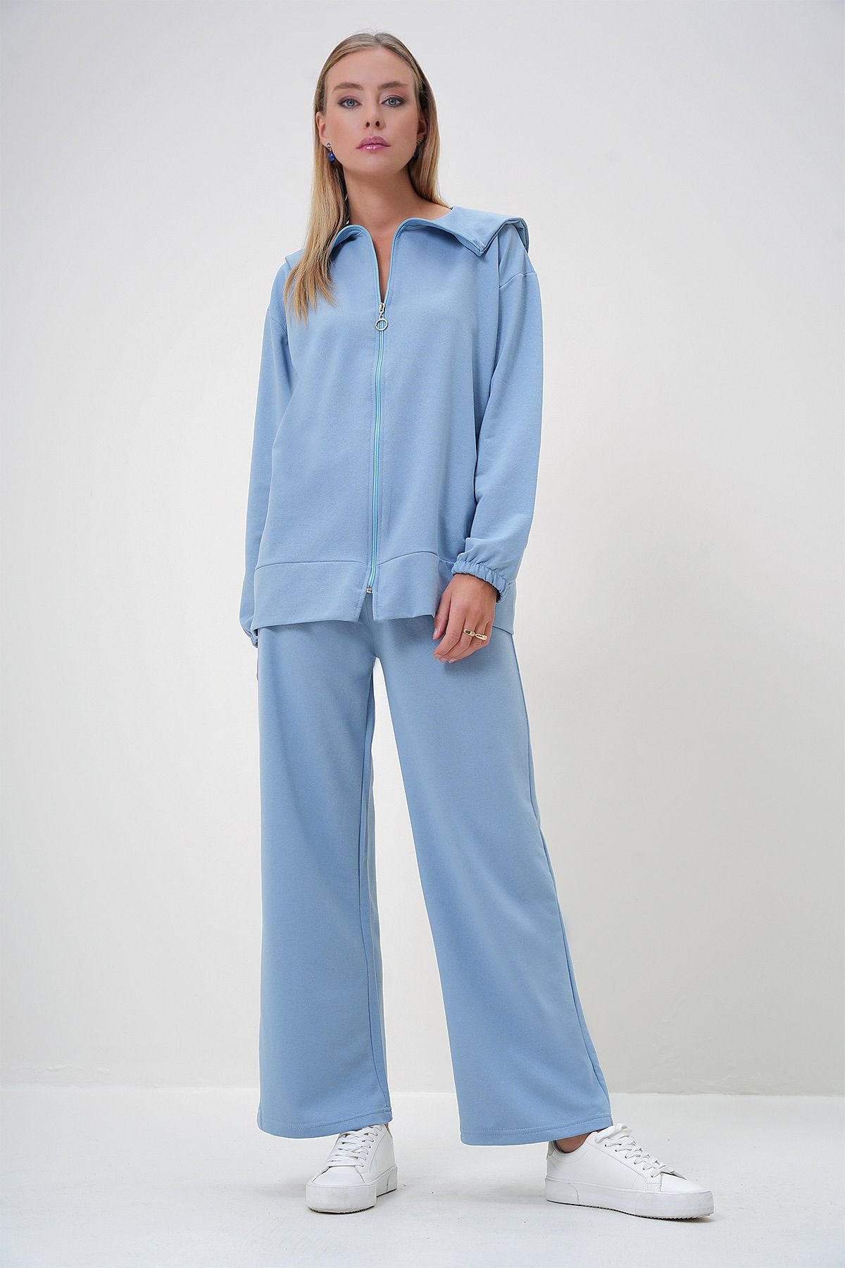 Trend Alaçatı Stili Dámska bunda a nohavice Sky Blue Polo golier na zips Dvojitá súprava Alc-X12930