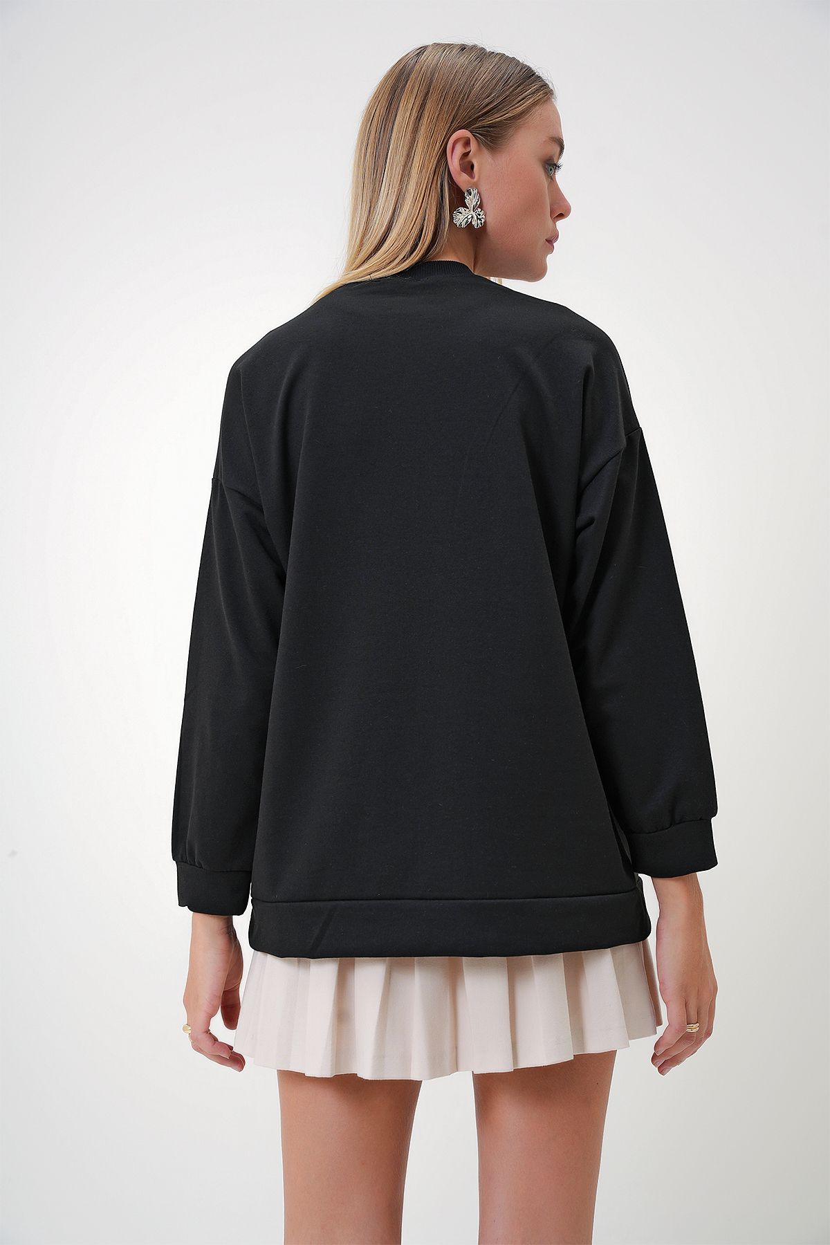 Trend Alaçatı Stili-Schwarzes Basic-Oversize-Sweatshirt mit Rundhalsausschnitt für Damen ALC-X12917 6