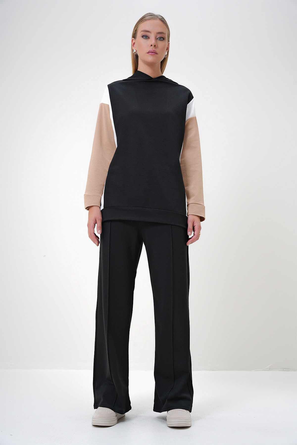 Trend Alaçatı Stili Kadın Siyah Kapüşonlu Renk Bloklu İki İplik Alt-Üst Takım ALC-X12889