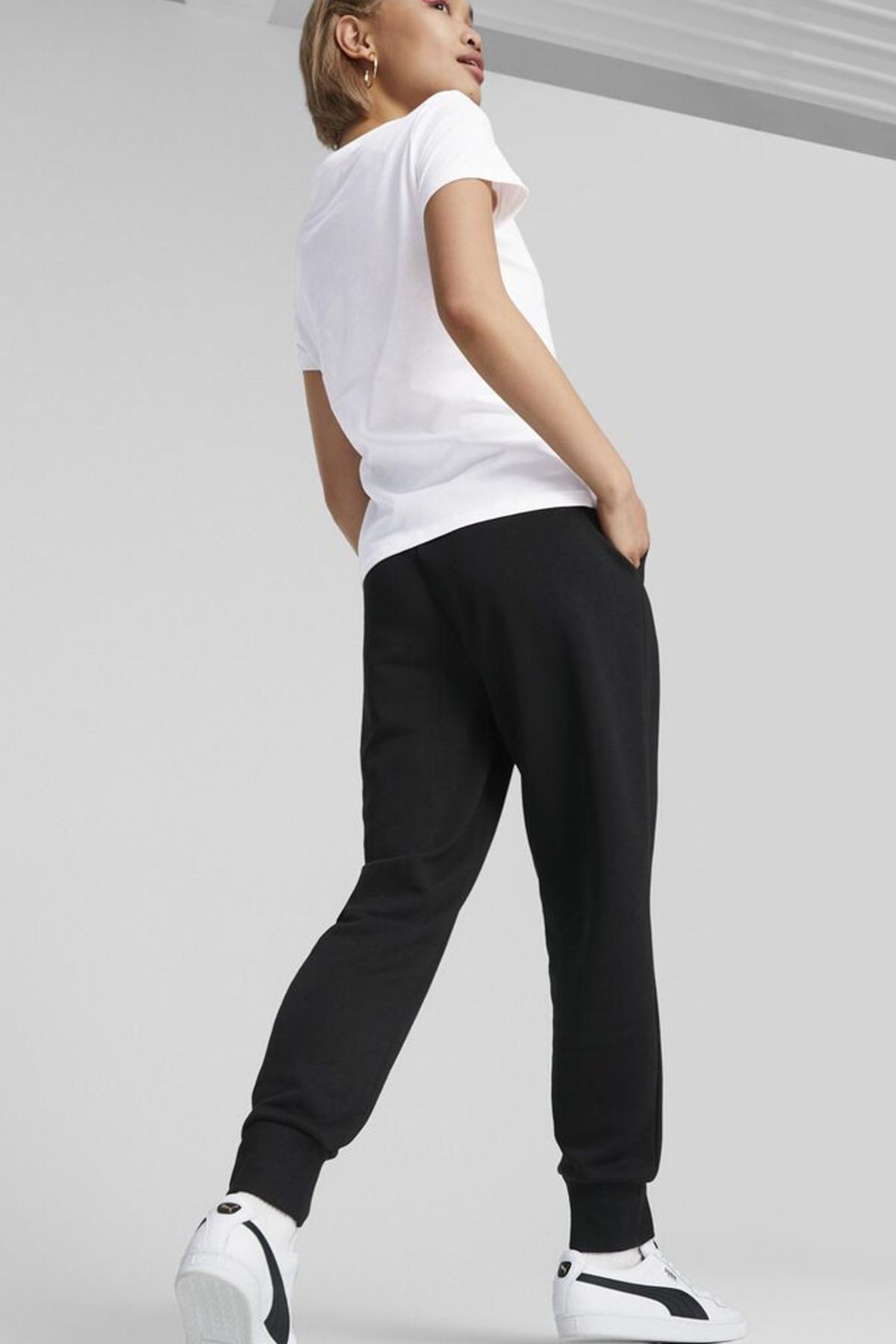 Puma-Pantaloni de trening pentru femei Essentials 6