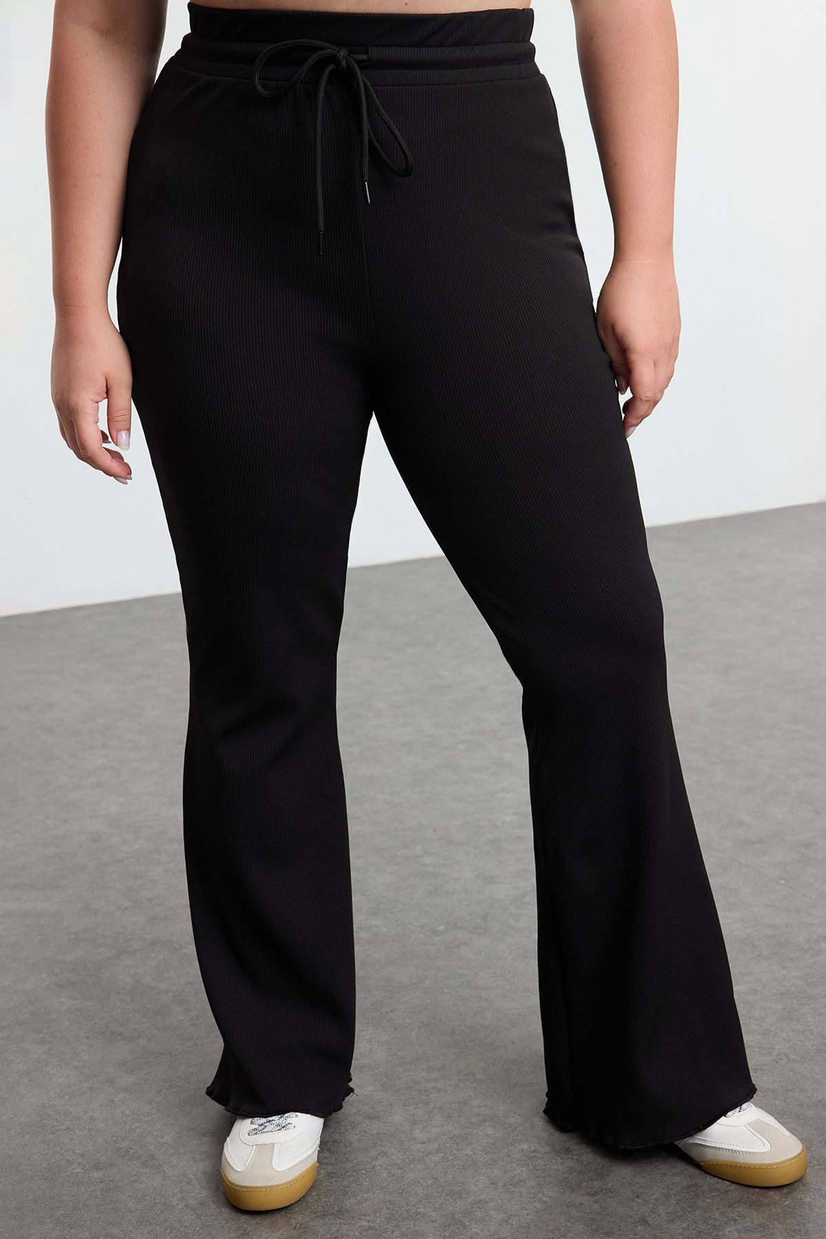Trendyol Curve-Fekete kötött leggings magas derékkal és masnival - nagy méretű TBBAW25BV00002 3
