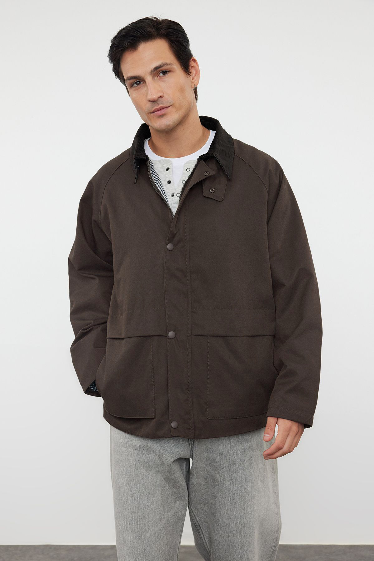  TRENDYOL MAN Kahverengi Regular Fit Kadife Yaka Detayl? Unisex Mevsimlik Mont