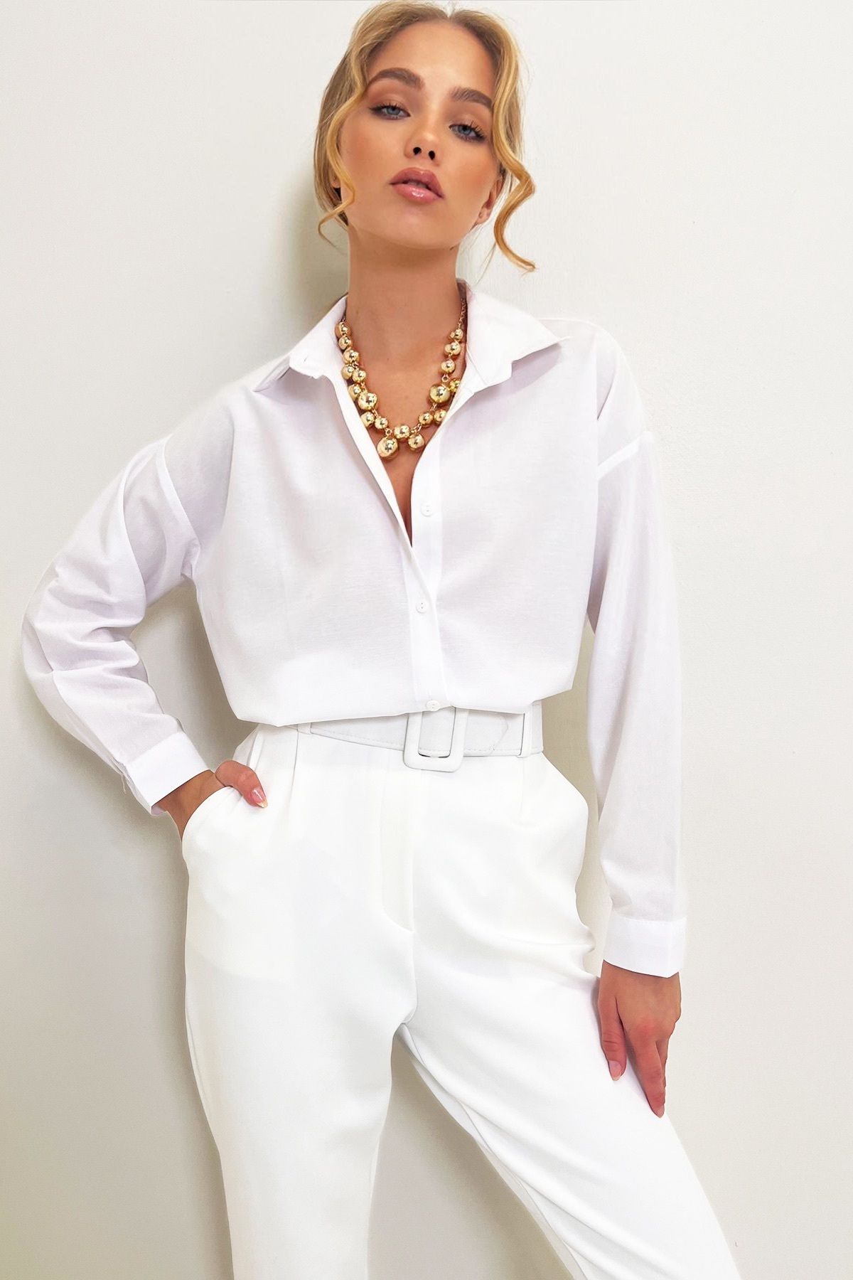 Trend Alaçatı Stili-Weißes, übergroßes, langes, gewebtes Hemd für Damen ALC-X6828 3