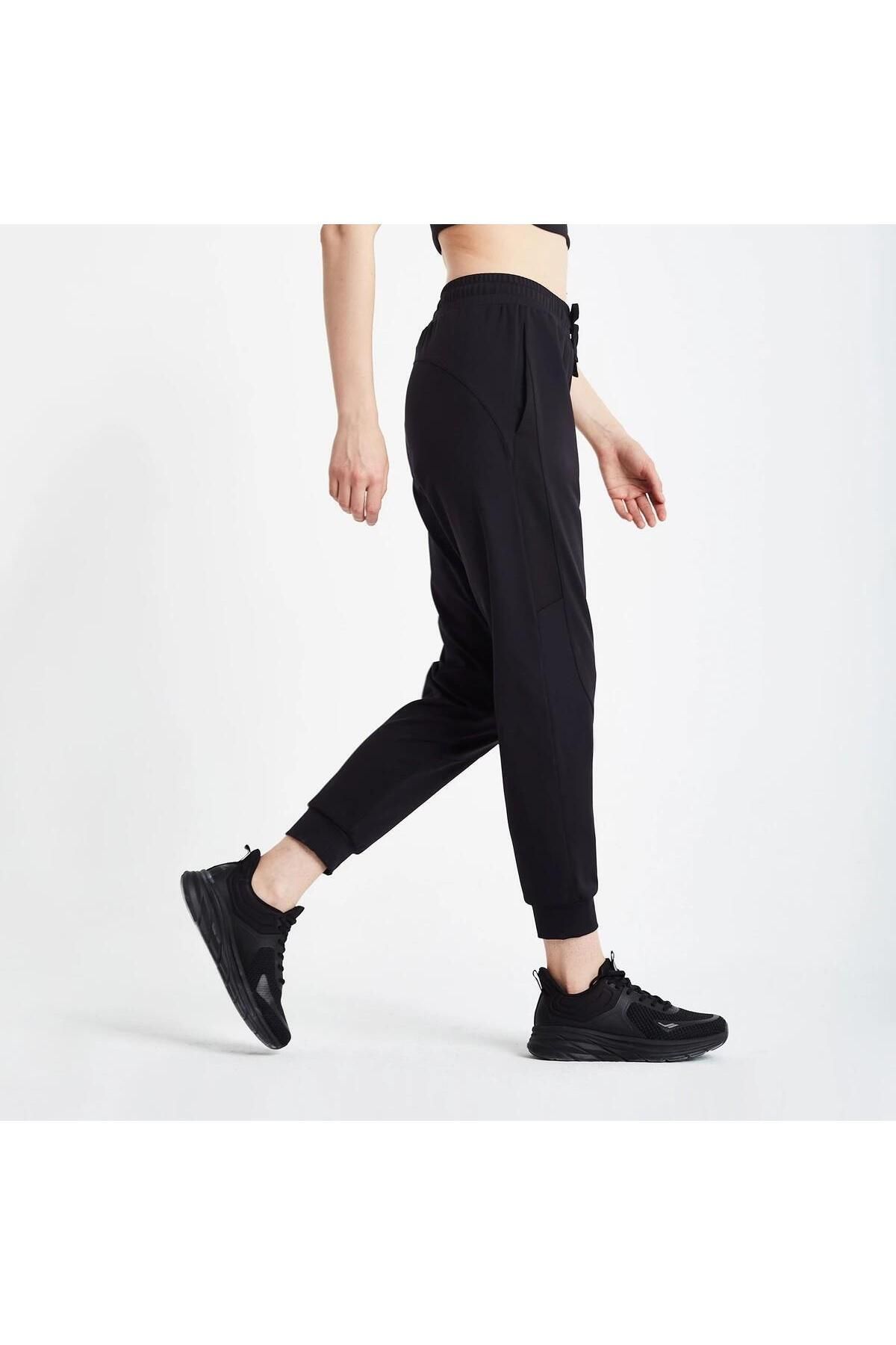 Lescon-24N-2143 Black Sweatpants - 8 Pieces Xs-1/S-2/M-2/L-2/Xl-1 Series 4