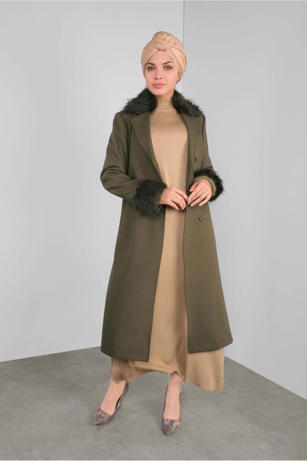 کت 90156 با جزئیات خز Alvina