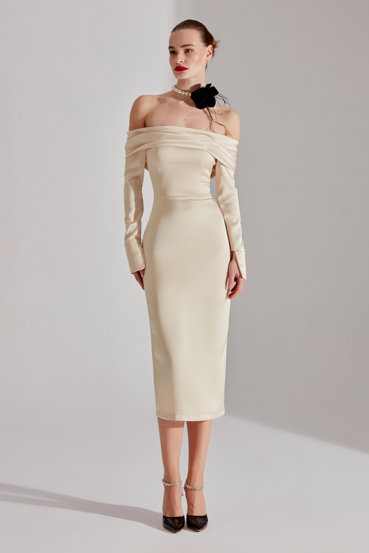 BETTY & SAM-Rochie Nancy Champagne cu fustă creion cu umeri 3