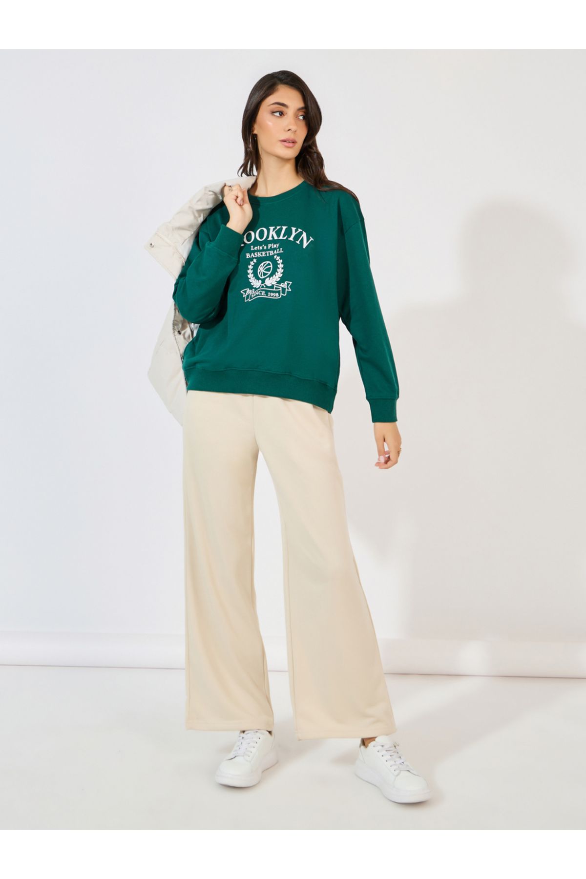 Styli-Regular Fit Longline Graphic Sweatshirt with Neck Rib Detail 2