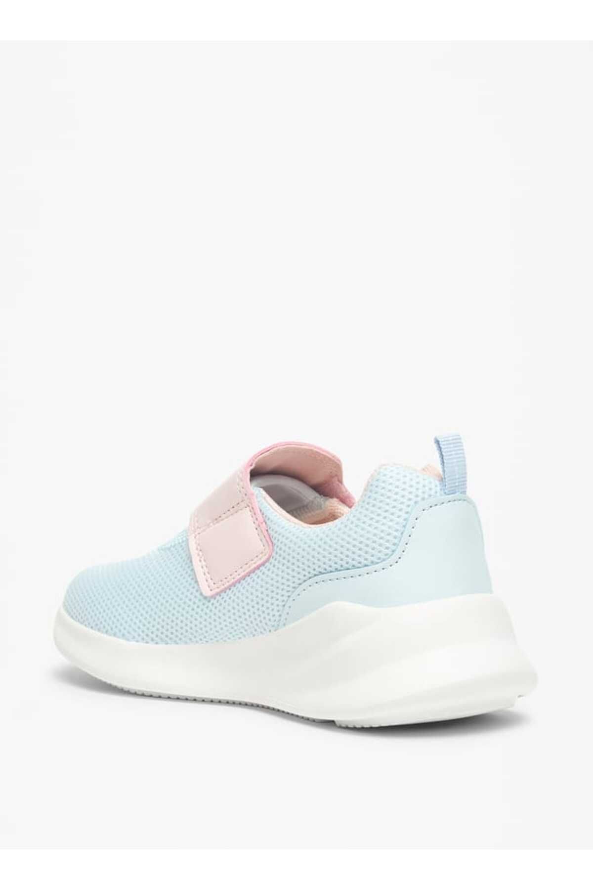Dash-Textured Sports Shoes with Hook and Loop Closure 2