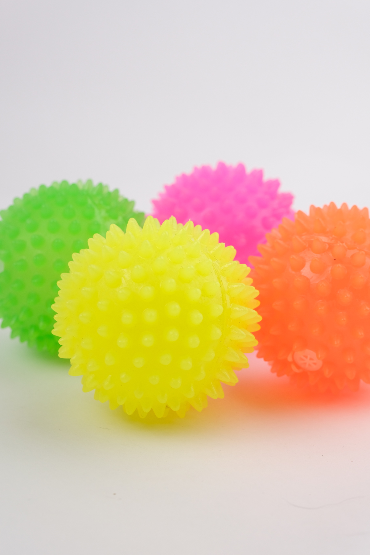 Snailtoys Rengarenk  Düdüklü Kirpi Top 6cm fotoğrafı 2 (önizleme)