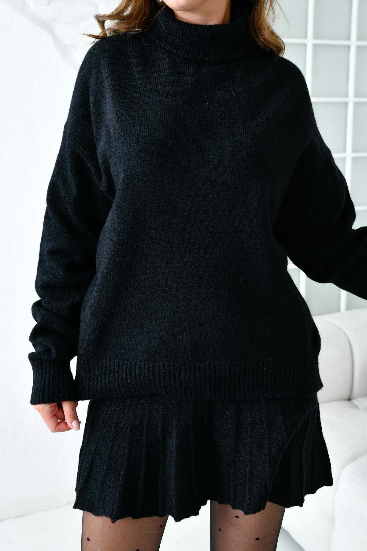 WOMAN VISION-Černá pletená minisukně a svetr s rolákem - podrobný plisovaný oversize set 9903 3